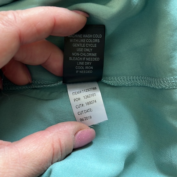 Torrid SOPHIE CHALLIS DOUBLE LAYER SWING CAMI sage green multicolor arrow size 1 - Picture 9 of 11